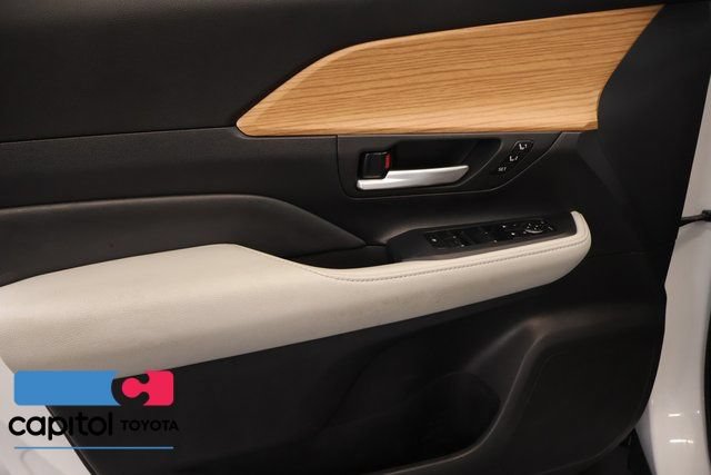 Certified 2025 Toyota Grand Highlander AWD image 10