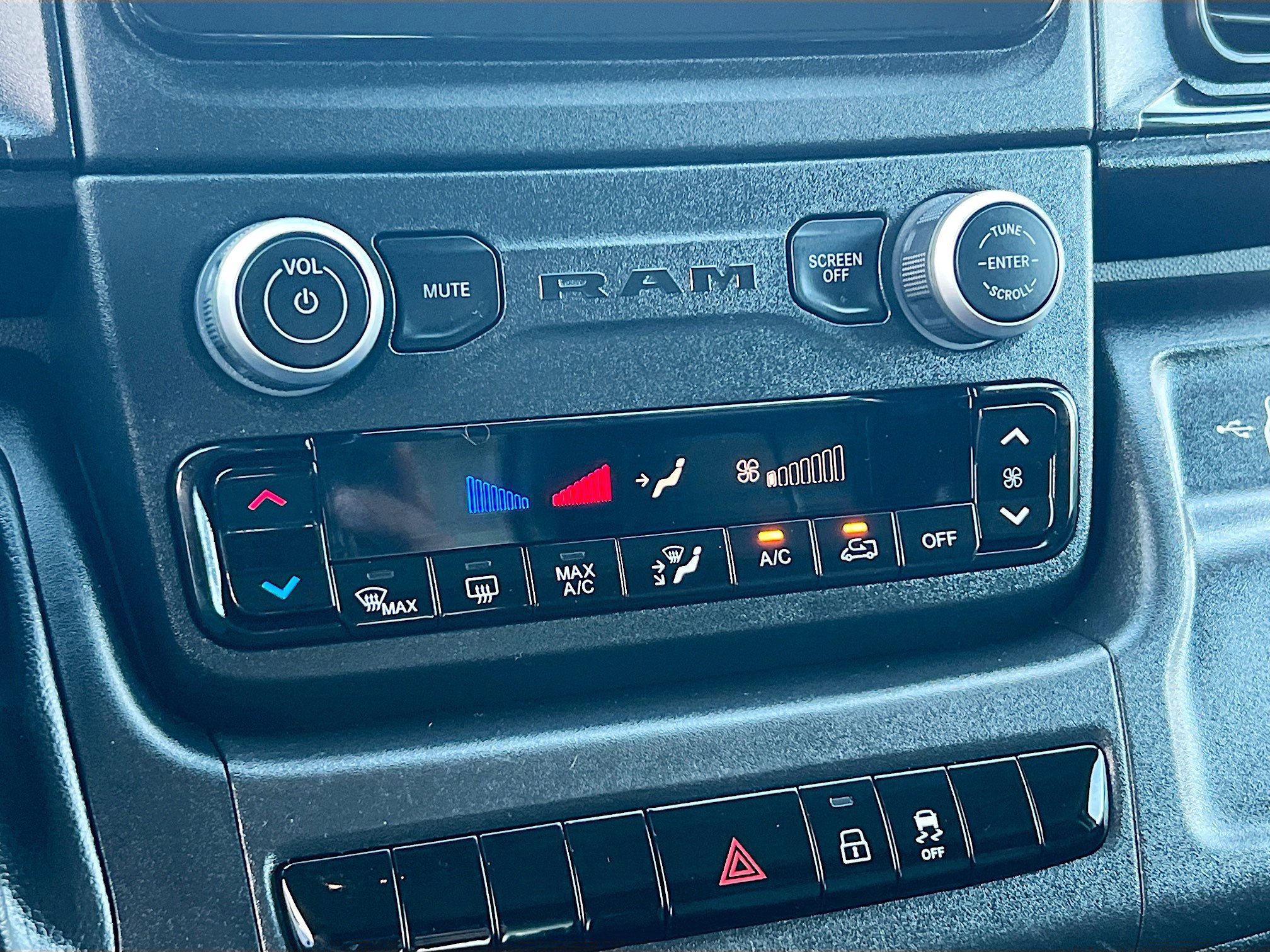 Used 2022 RAM ProMaster 2500 w/ Convenience Group image 26