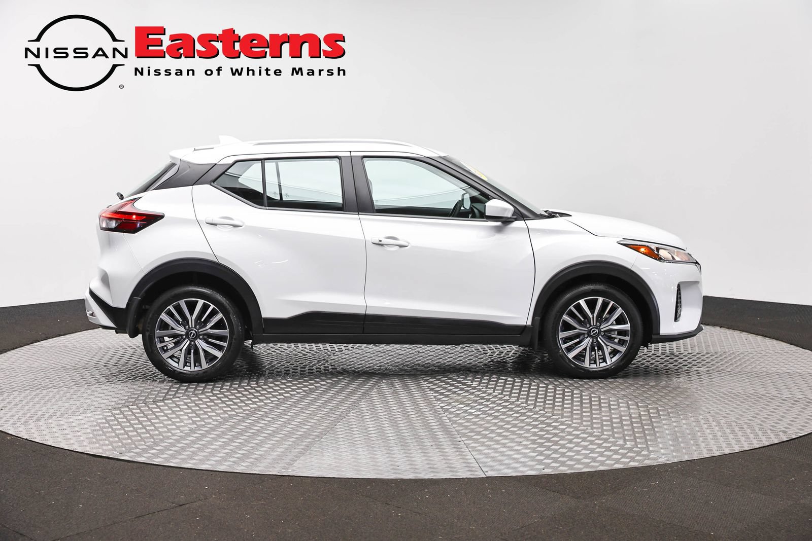 Used 2024 Nissan Kicks SV FWD image 4