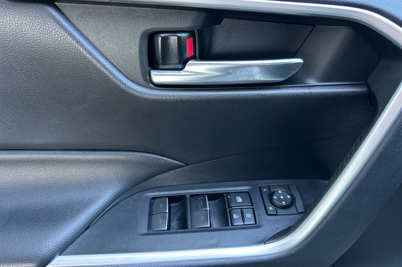 Certified 2022 Toyota RAV4 XLE w/ Convenience Package FWD image 11