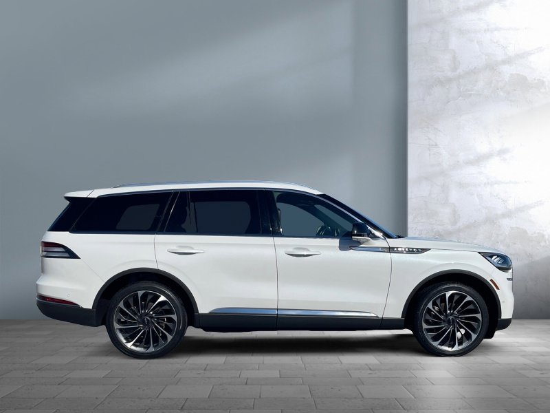 Used 2023 Lincoln Aviator Reserve w/ Equipment Group 201A image 3