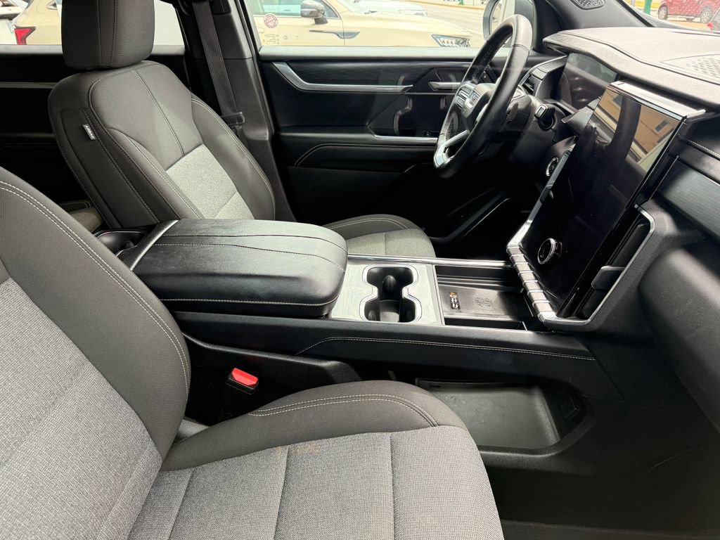 Used 2025 GMC Acadia Elevation FWD image 3