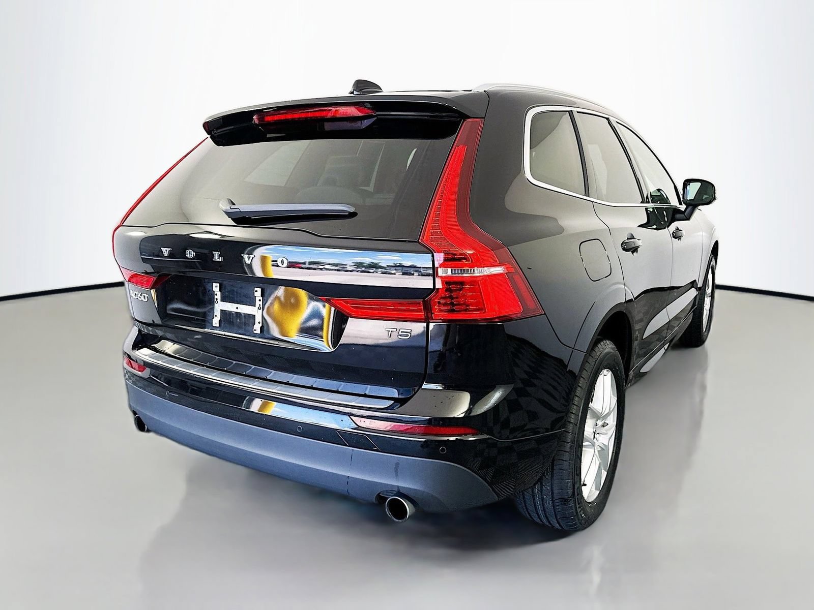 Used 2020 Volvo XC60 T5 Momentum FWD image 7