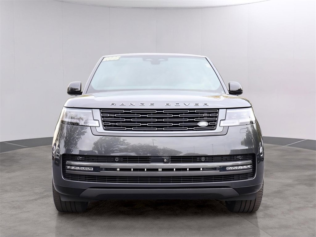 Used 2025 Land Rover Range Rover SE image 2