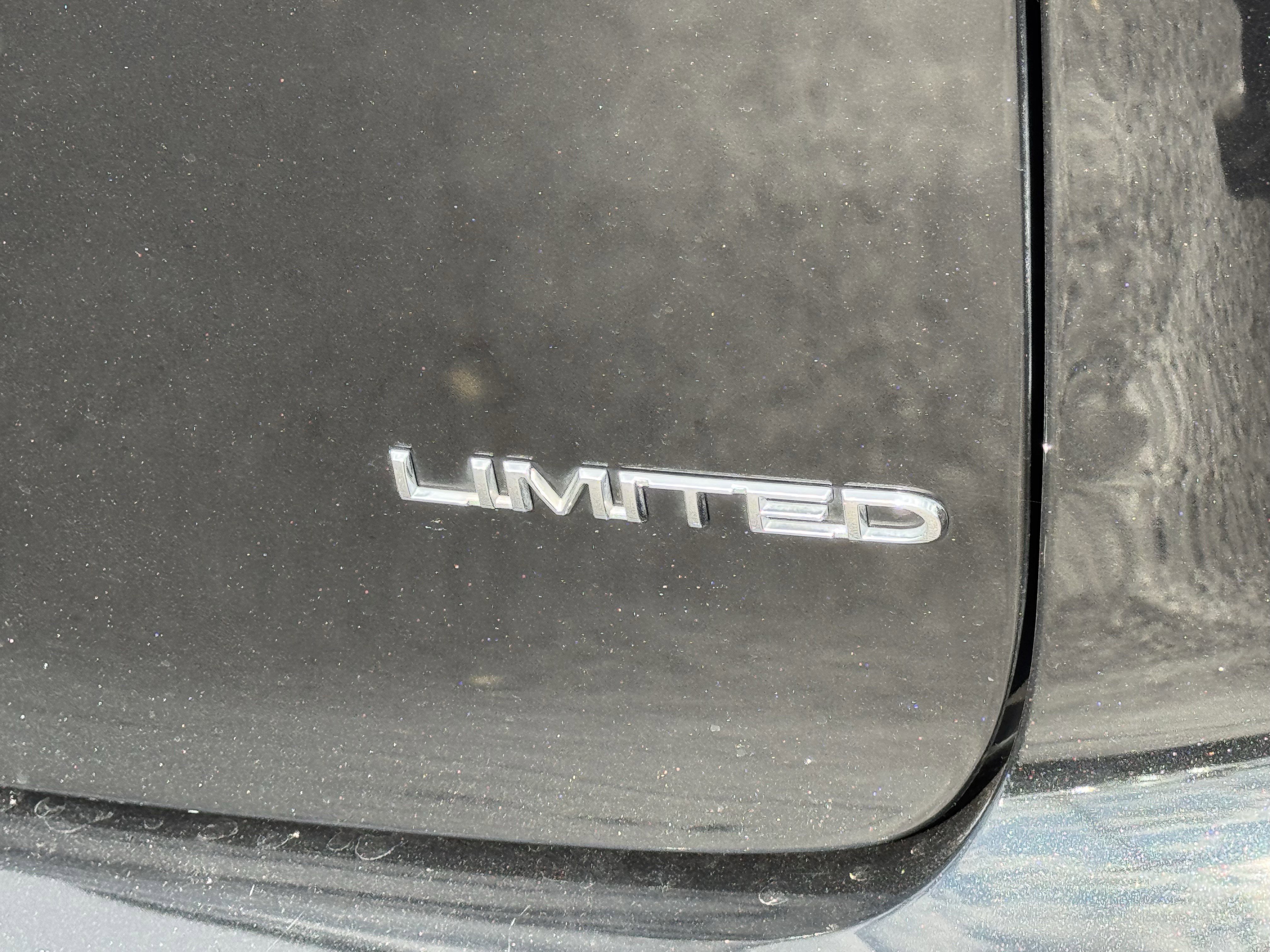 Used 2019 Chrysler Pacifica Limited image 22