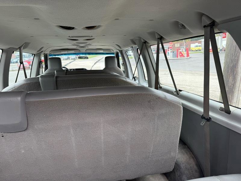Used 2009 Ford E-350 and Econoline 350 Extended Wagon Super Duty RWD image 15