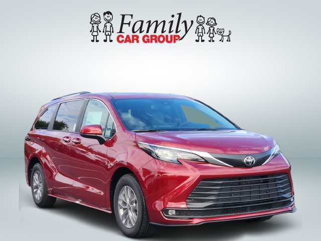 New 2026 Toyota Sienna XLE FWD image 2