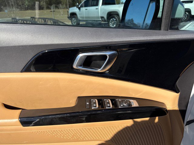 Used 2023 Kia Carnival EX image 20