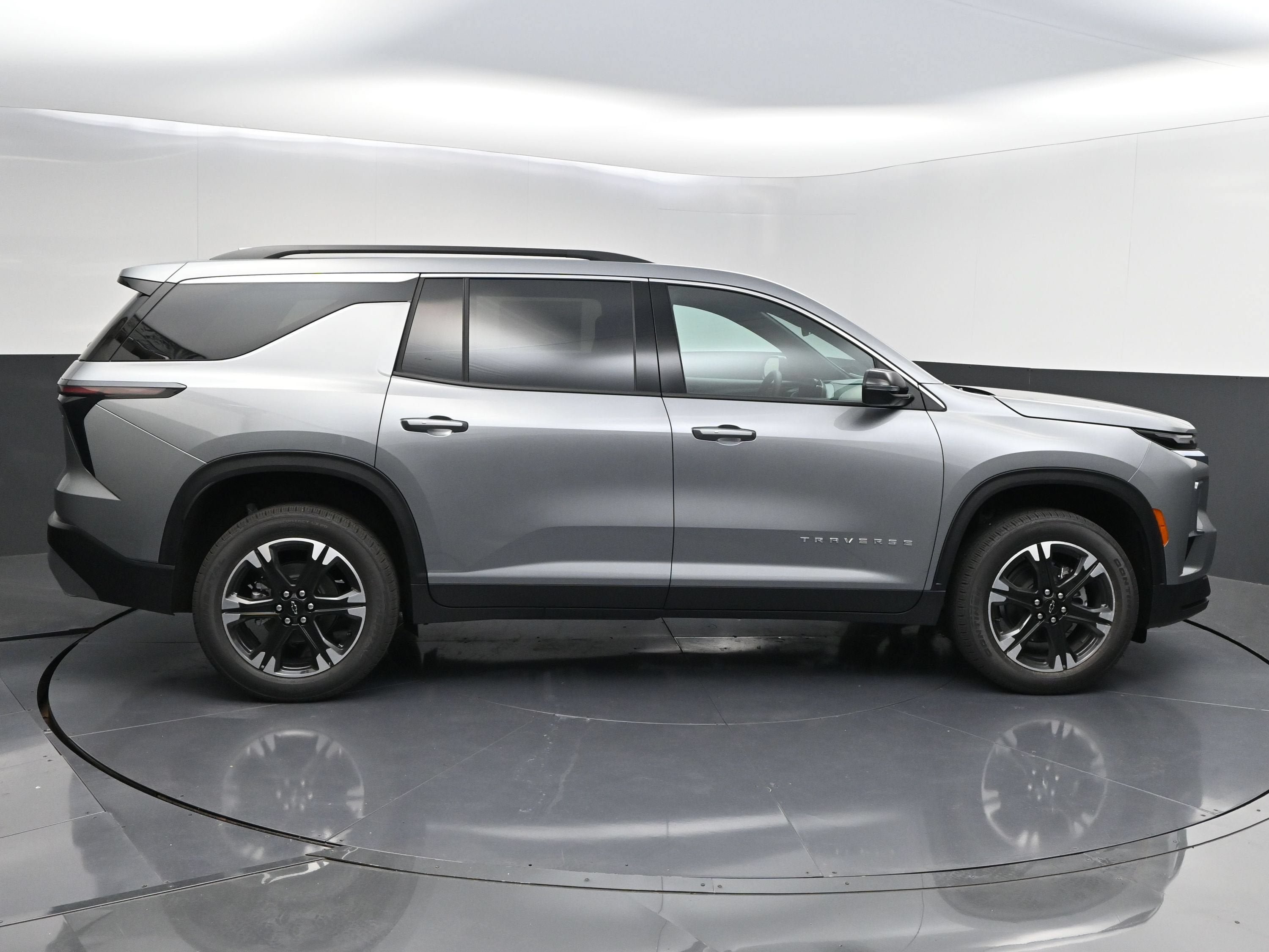 New 2027 Chevrolet Traverse LT w/ Sun and Wheel Package FWD image 9