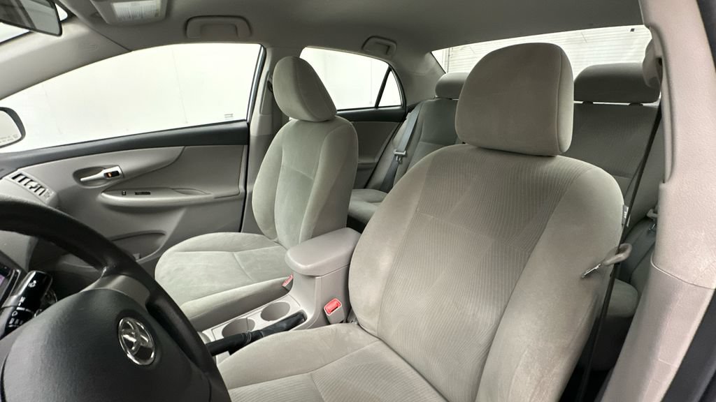 Used 2013 Toyota Corolla LE FWD image 8