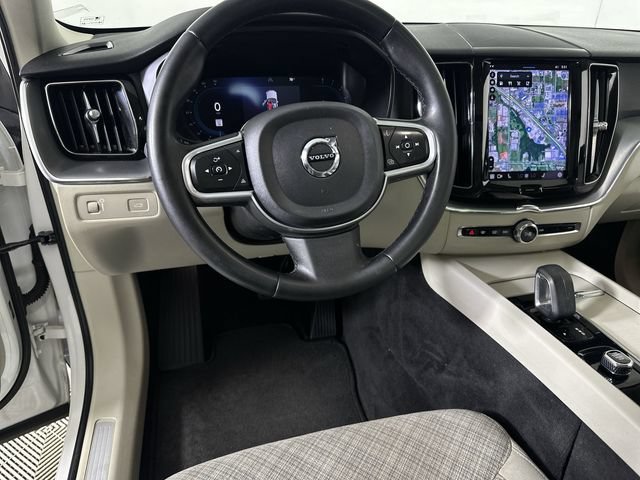 Used 2022 Volvo XC60 B5 Momentum AWD/4WD image 21