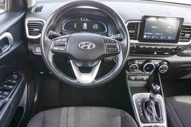 Used 2025 Hyundai Venue SEL FWD image 11