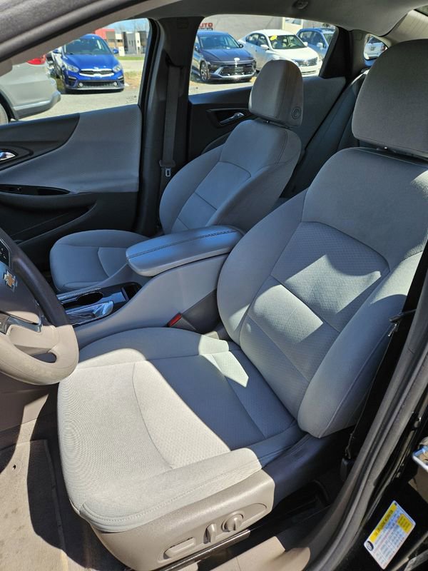 Used 2020 Chevrolet Malibu LT image 14