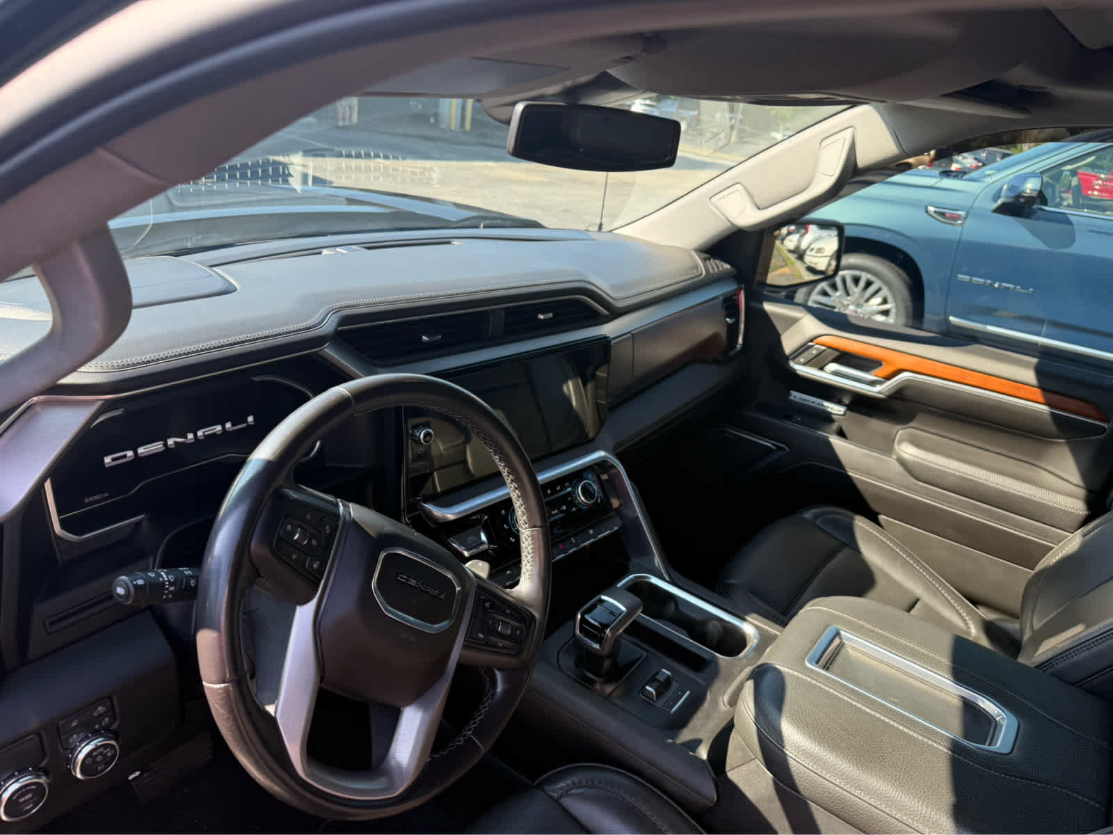 Used 2022 GMC Sierra 1500 Denali RWD image 3