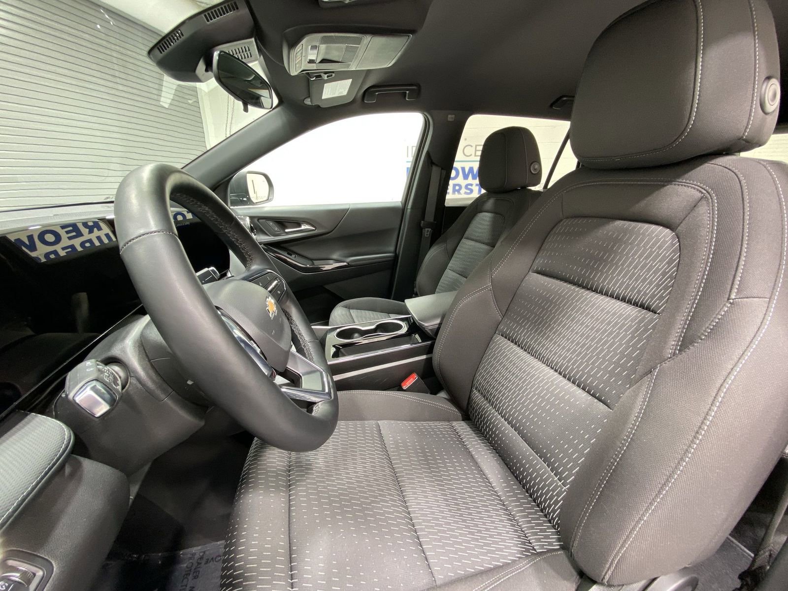 Used 2025 Chevrolet Equinox LT AWD/4WD image 11