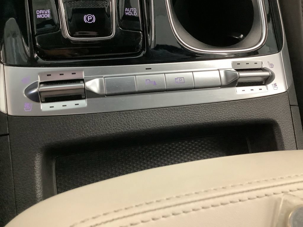 Certified 2024 Kia Carnival SX FWD image 17
