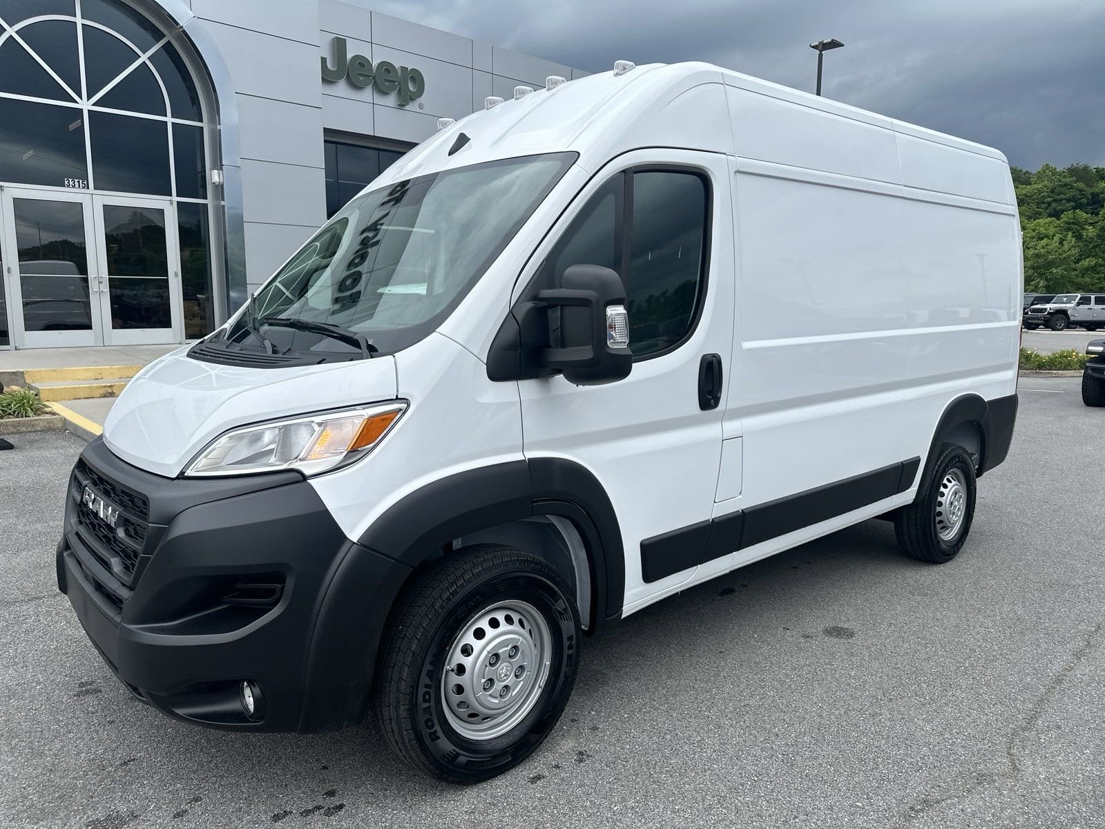 New 2024 RAM ProMaster 2500 w/ Convenience Group image 2