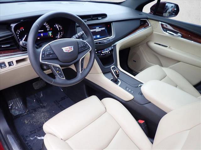 Used 2017 Cadillac XT5 Luxury w/ Driver Awareness Package image 11