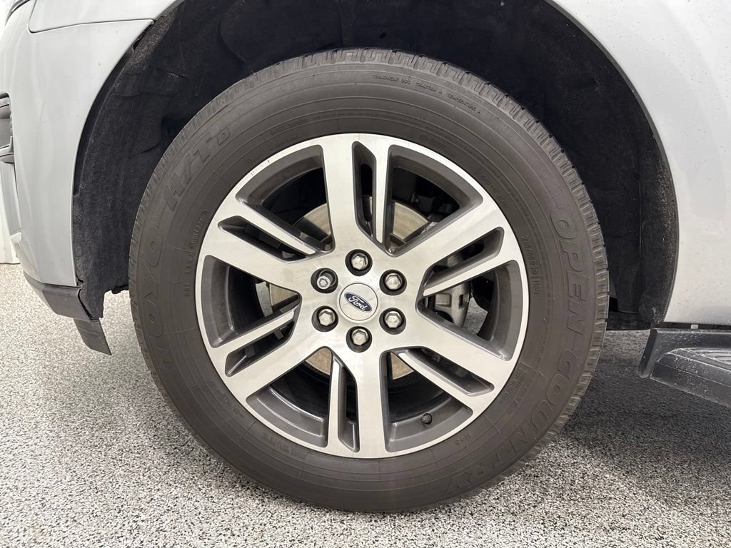 Used 2024 Ford Expedition XLT RWD image 9