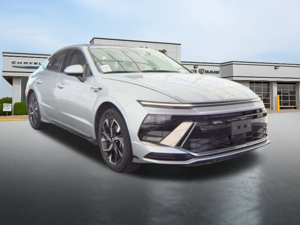 Used 2025 Hyundai Sonata SEL image 2