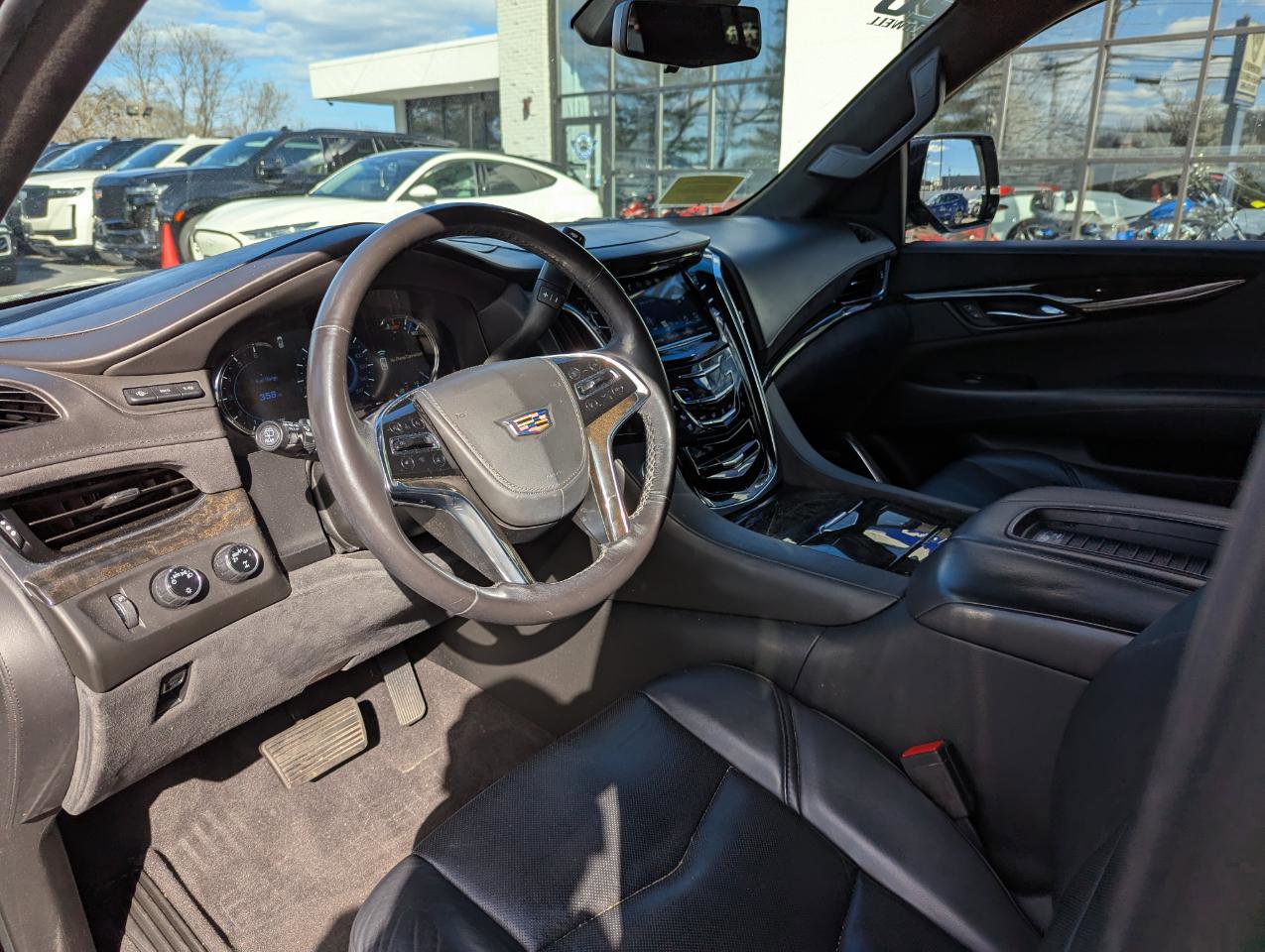 Used 2020 Cadillac Escalade Platinum AWD/4WD image 3