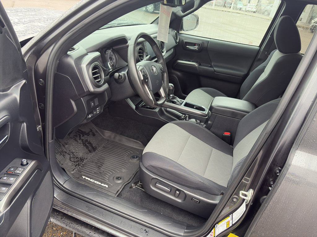 Used 2020 Toyota Tacoma TRD Sport image 10