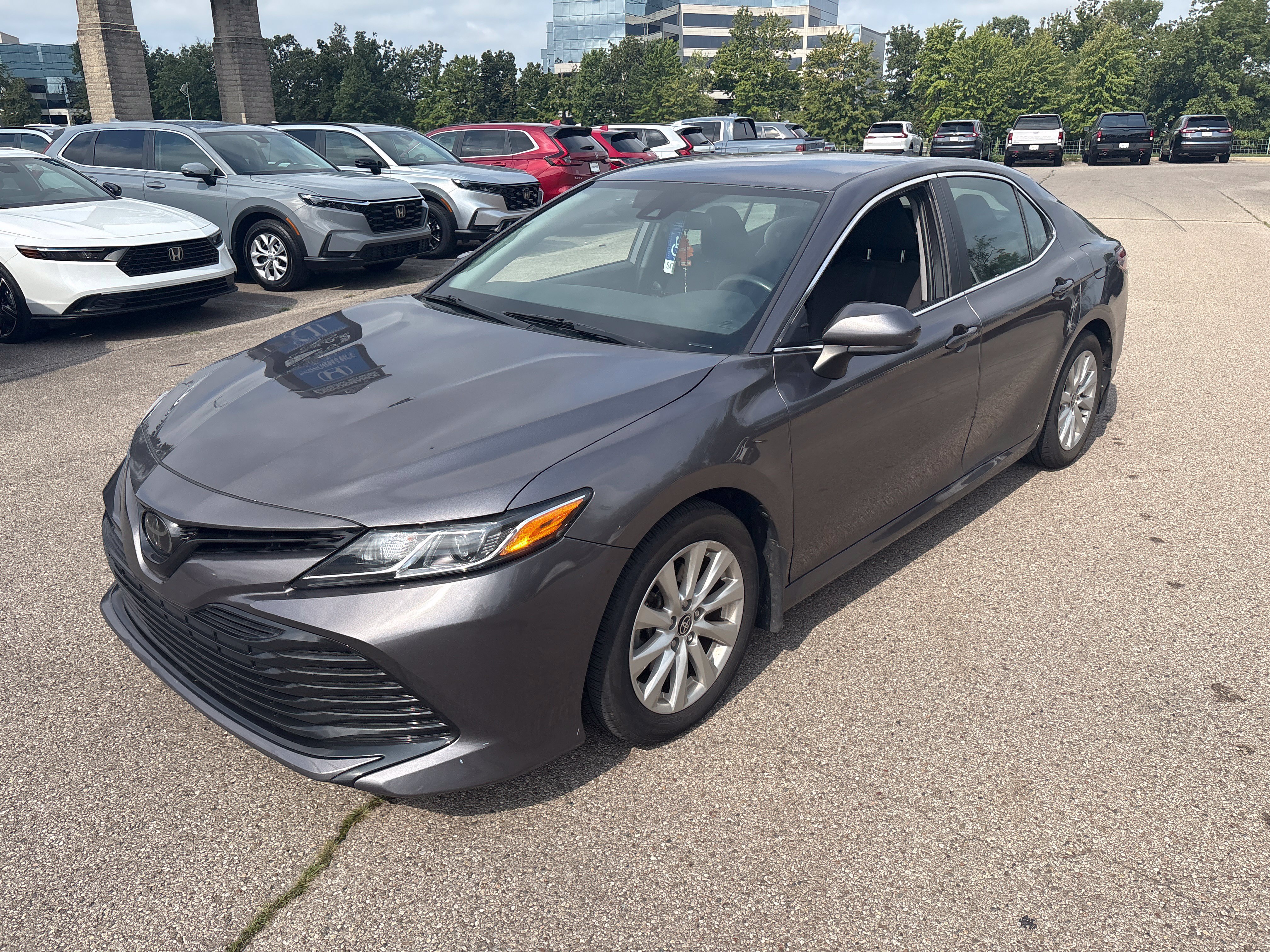 Used 2020 Toyota Camry LE FWD image 11