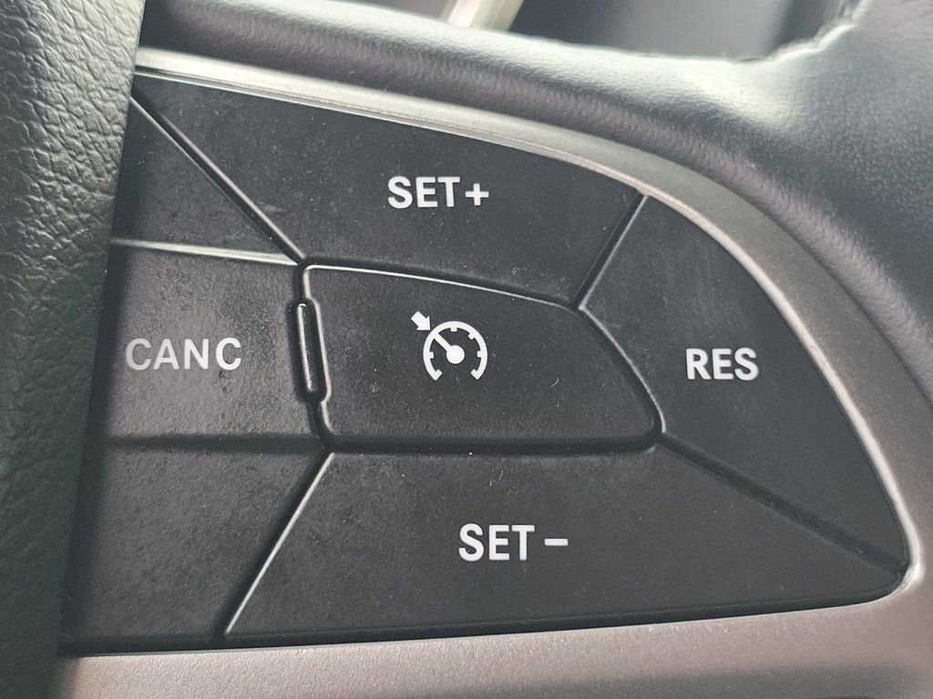 Used 2022 Jeep Grand Cherokee Laredo X image 33