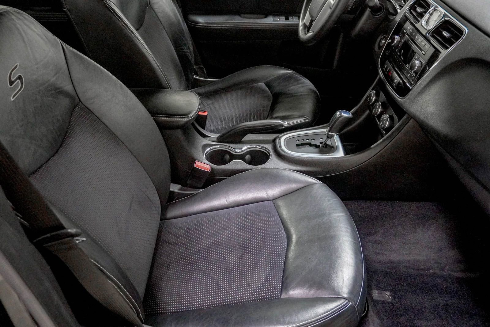 Used 2014 Chrysler 200 Limited w/ 200 S V6 Premium Group image 27