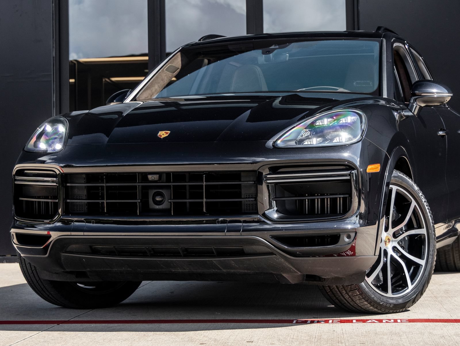 Certified 2021 Porsche Cayenne Turbo S AWD/4WD image 7