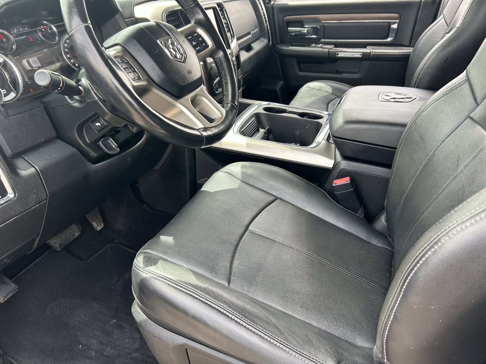 Used 2018 RAM 1500 Laramie w/ Convenience Group image 9