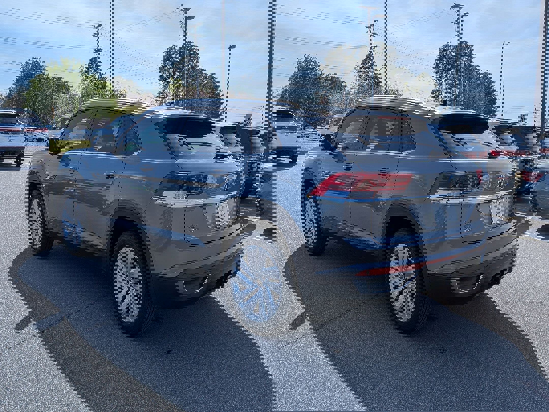 Used 2023 Volkswagen Atlas Cross Sport SE w/ Panoramic Sunroof Package image 5