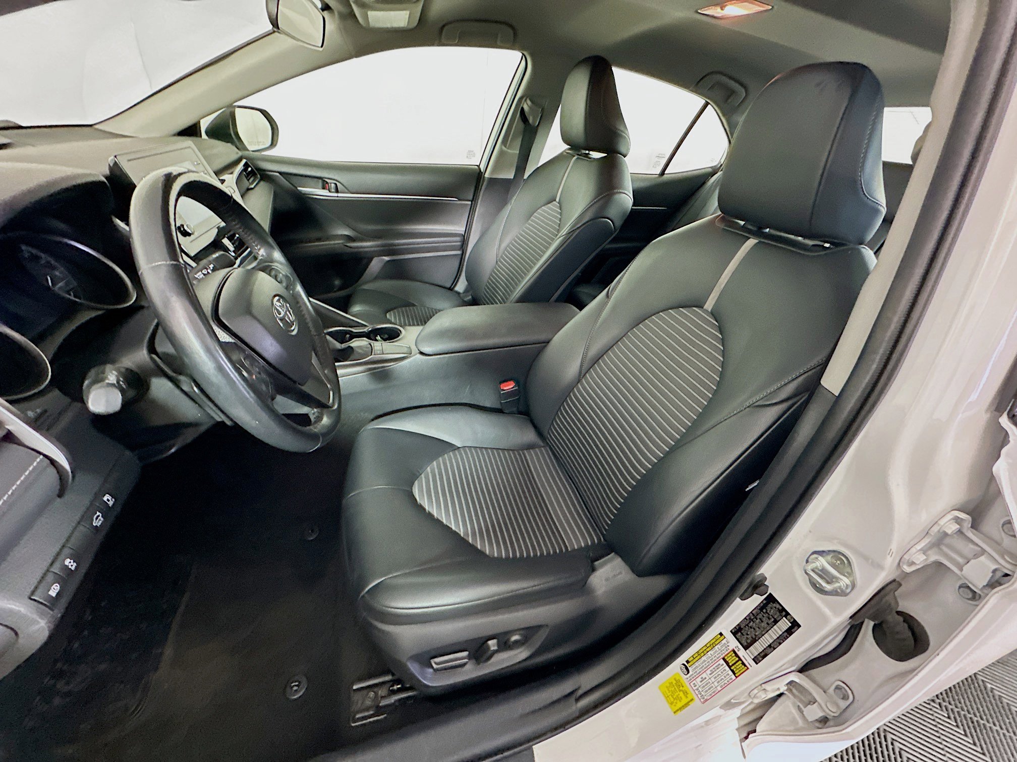 Used 2023 Toyota Camry SE image 13