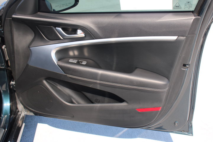 Used 2022 Genesis G70 2.0T RWD image 17