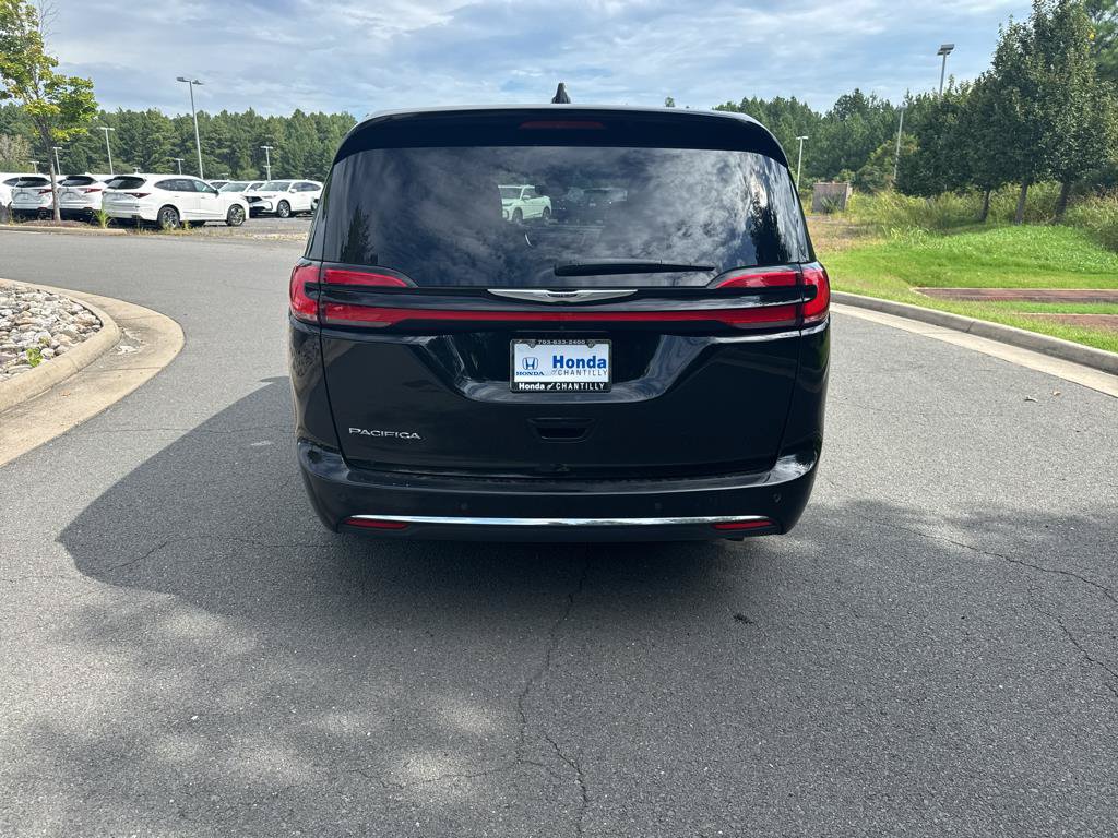 Used 2025 Chrysler Pacifica Select FWD image 6