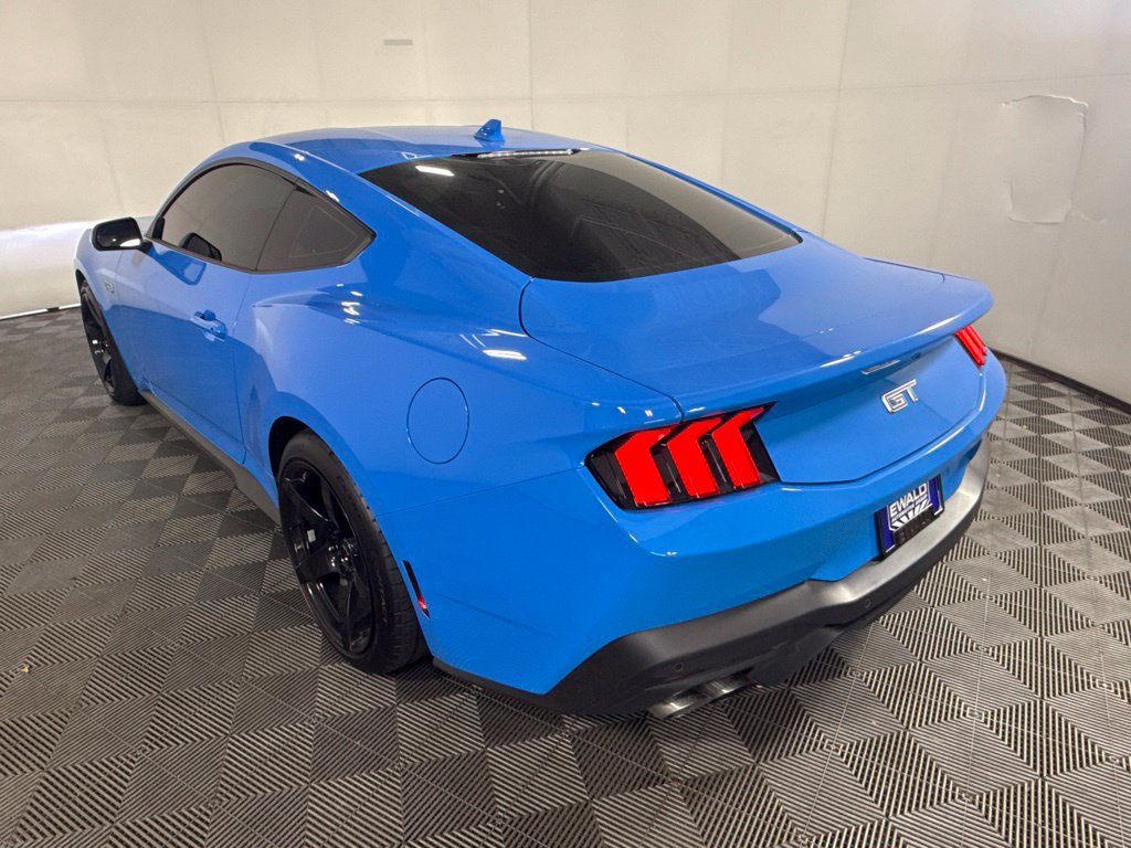 Used 2025 Ford Mustang GT RWD image 7
