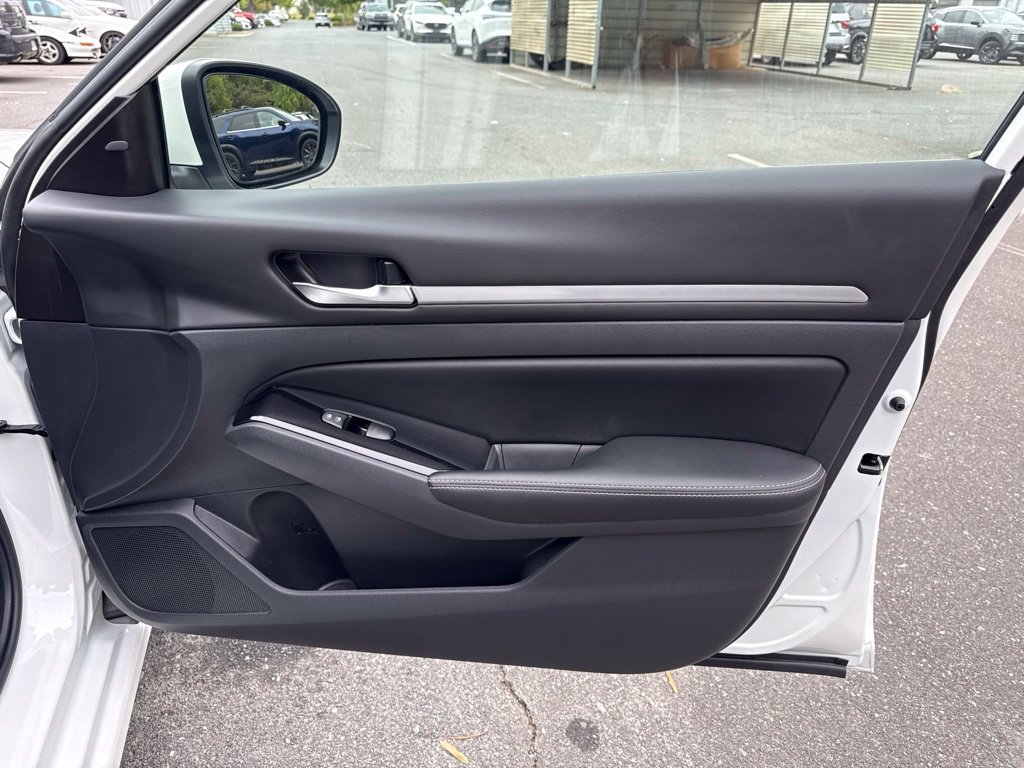 Used 2023 Nissan Altima 2.5 SV FWD image 32