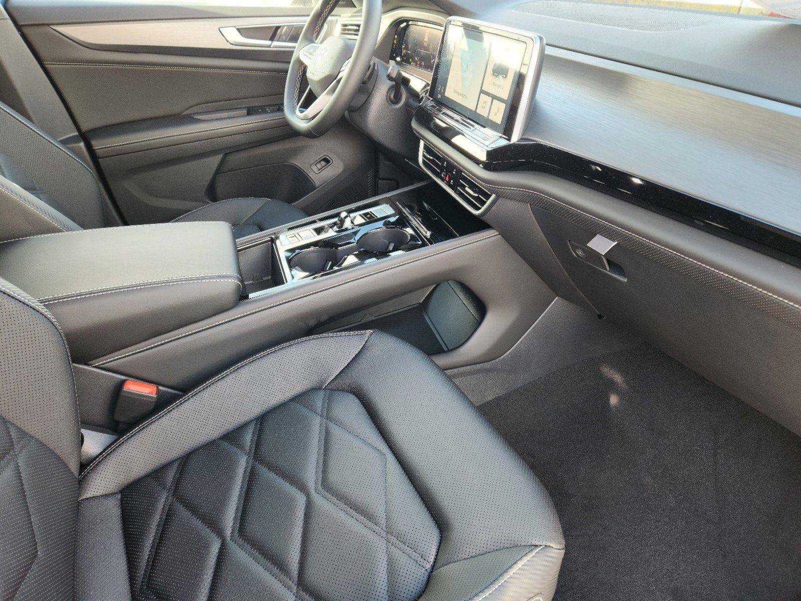 New 2025 Volkswagen Atlas Cross Sport SE image 13