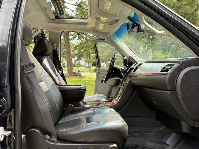 Used 2013 Cadillac Escalade ESV Luxury AWD/4WD image 9