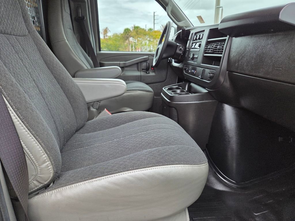 Used 2024 GMC Savana 2500 w/ Driver Convenience Package image 10