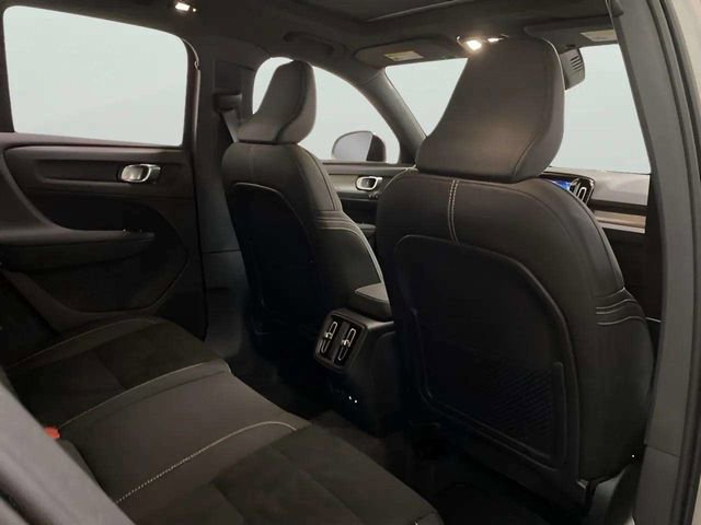 Used 2025 Volvo XC40 B5 Plus AWD/4WD image 22