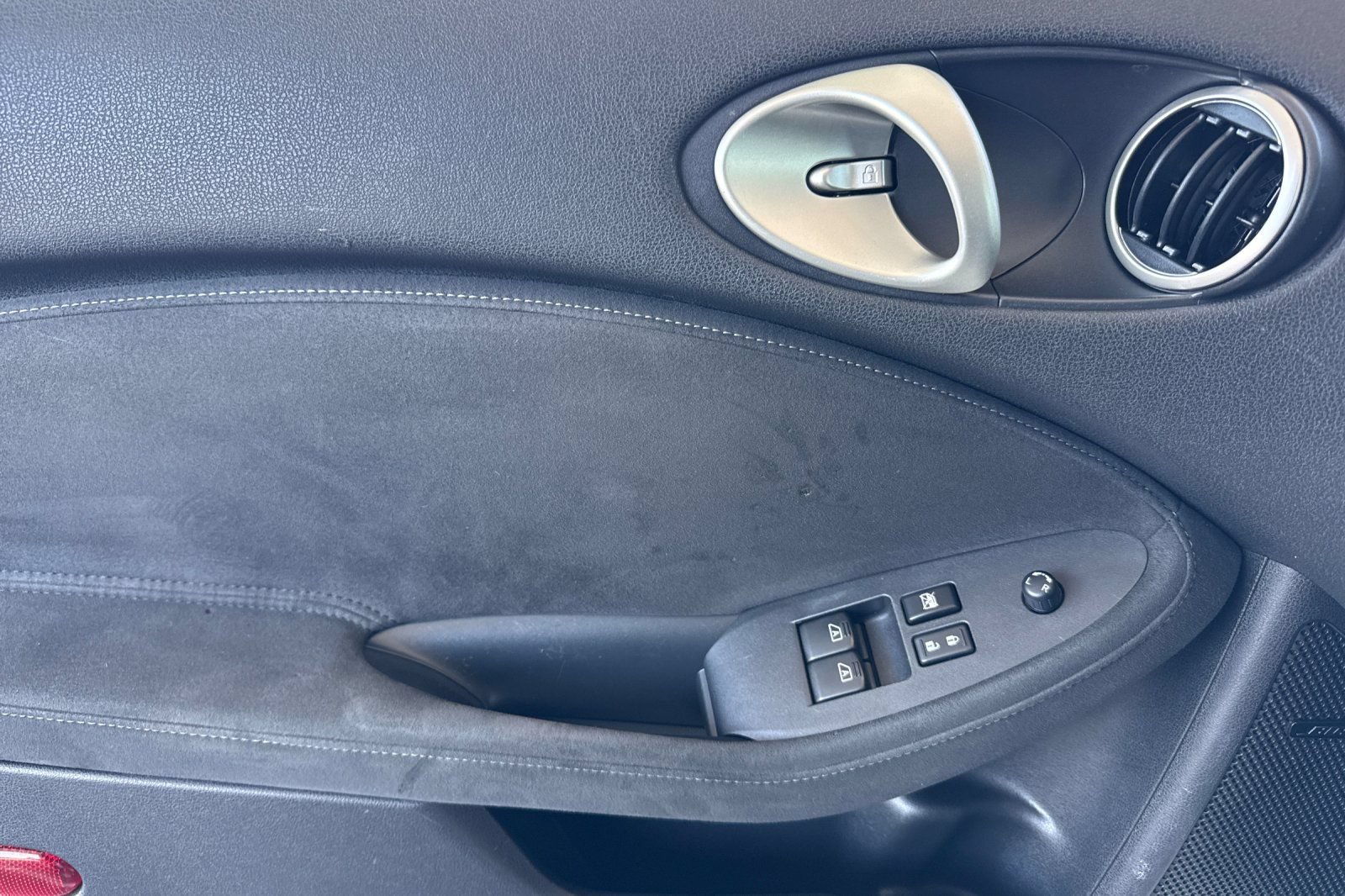 Used 2014 Nissan 370Z Touring RWD image 16