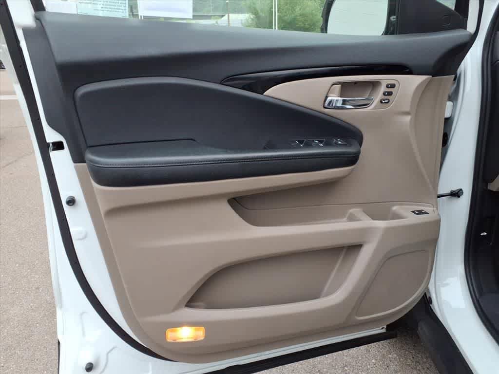 Used 2020 Honda Pilot Touring image 13