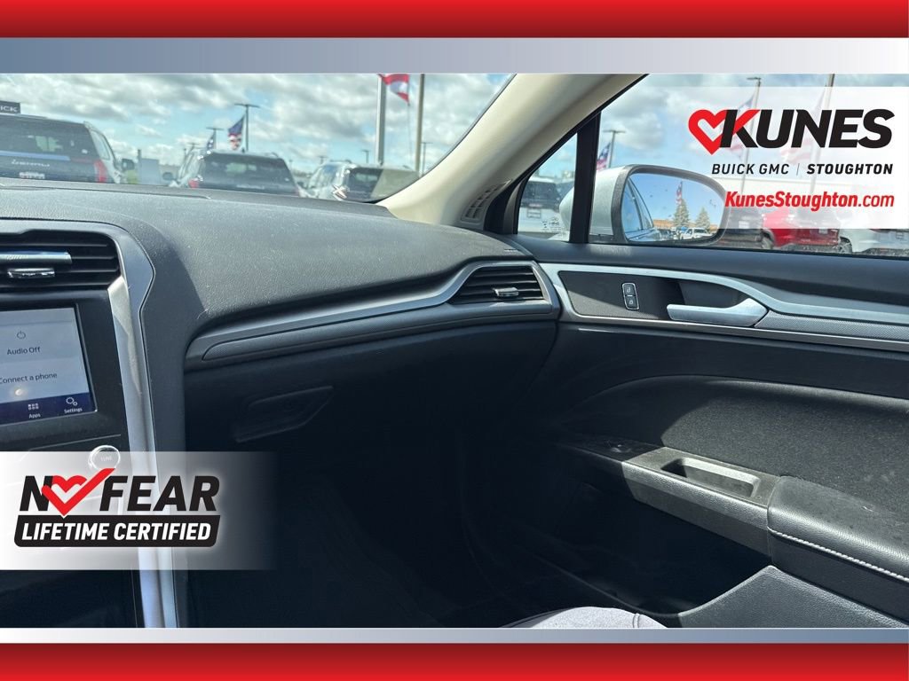 Used 2020 Ford Fusion SE image 39