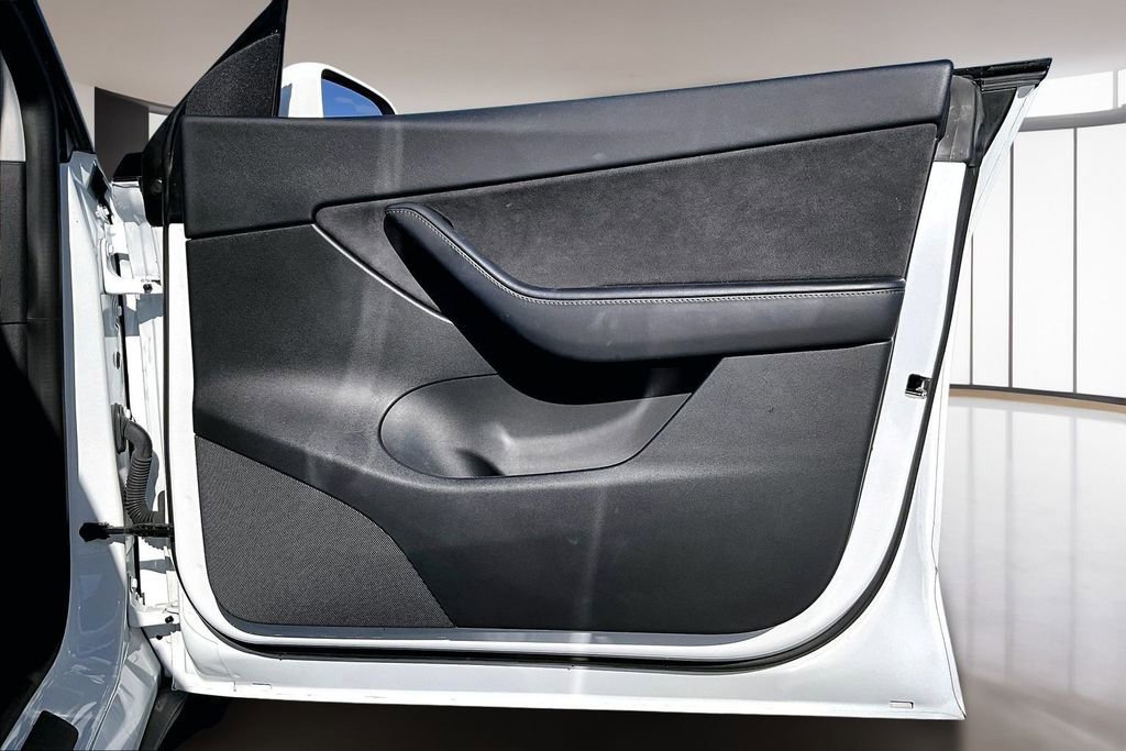 Used 2021 Tesla Model Y Long Range image 26