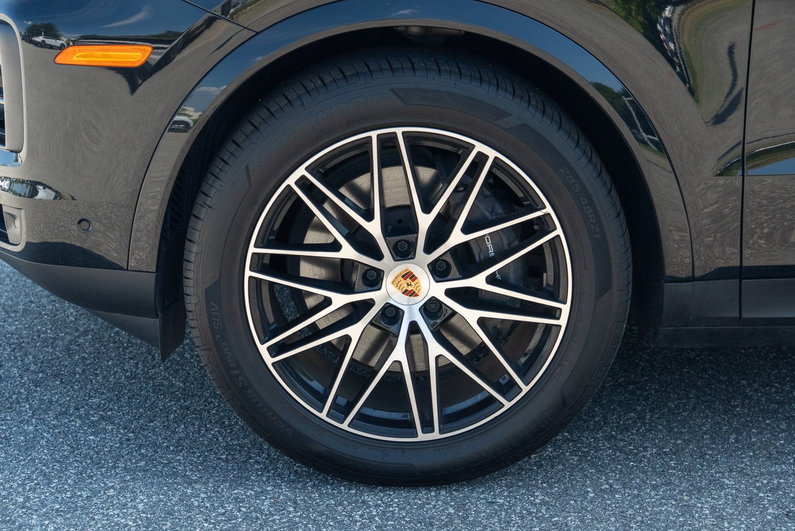 Certified 2025 Porsche Cayenne AWD/4WD image 10