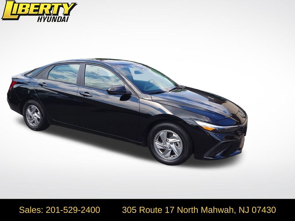 Certified 2024 Hyundai Elantra SE FWD image 1