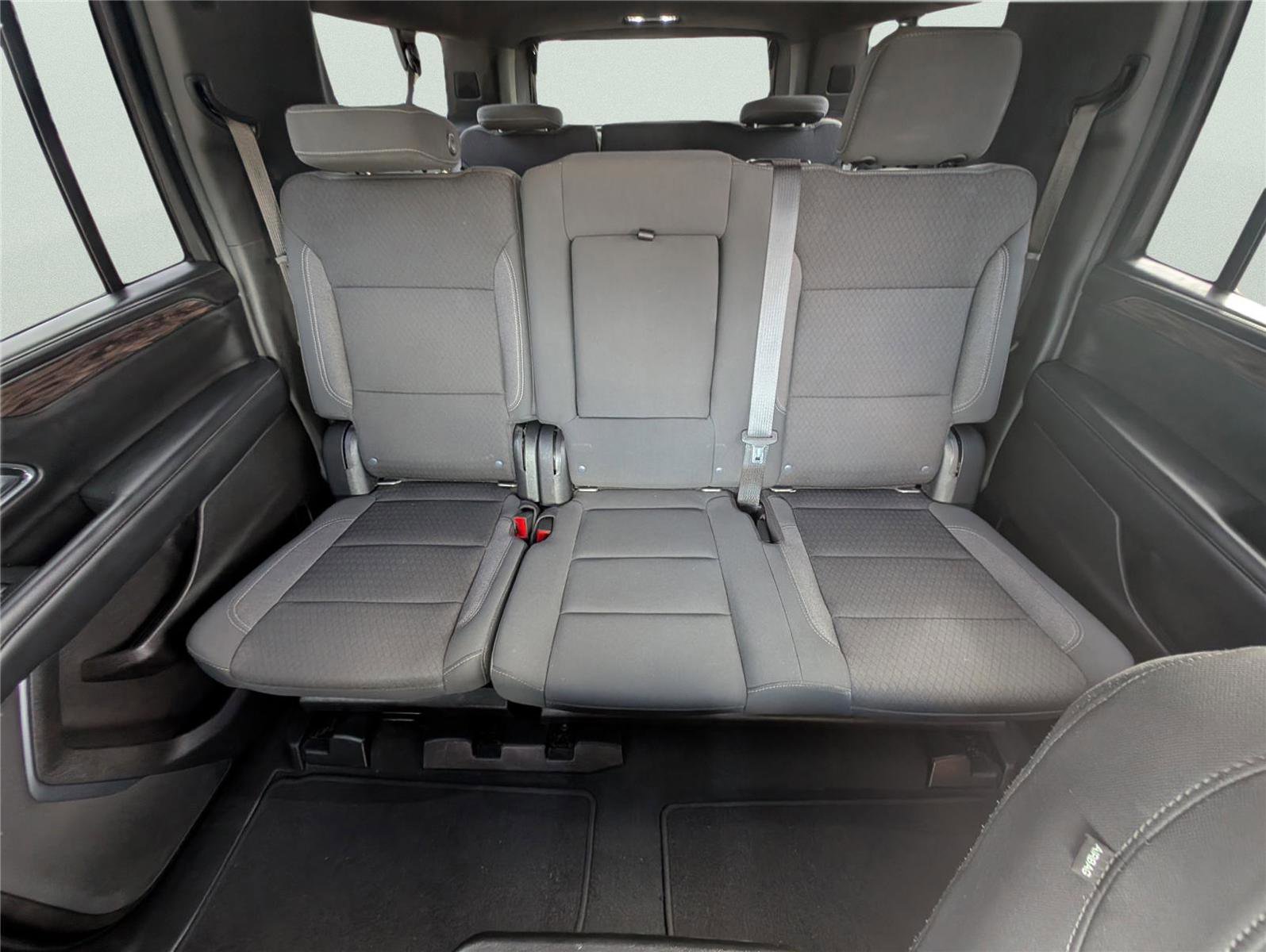 Used 2021 Chevrolet Suburban LS image 27