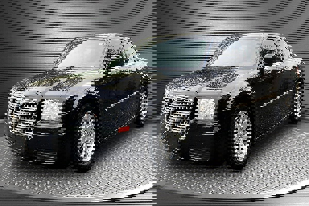 Used 2007 Chrysler 300 RWD image 3