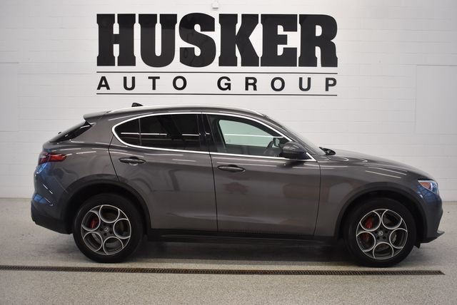 Used 2018 Alfa Romeo Stelvio Ti AWD/4WD image 2